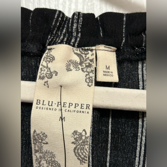 Blu Pepper boho blouse black white peasant sleeve women’s M striped top NWT - Picture 6 of 16
